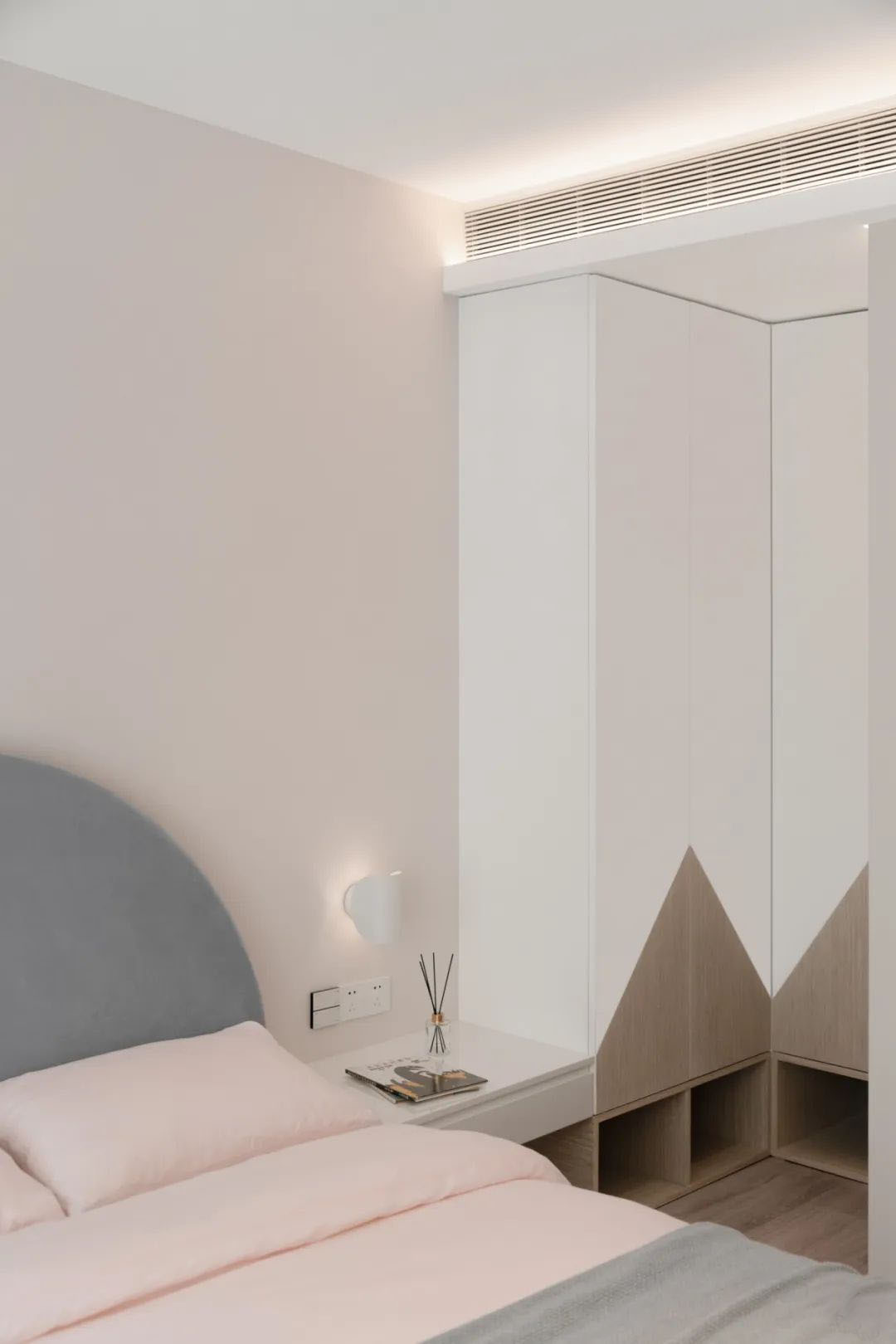 工作如此繁雜，居家何不簡單一些？三口之家的極簡美宅