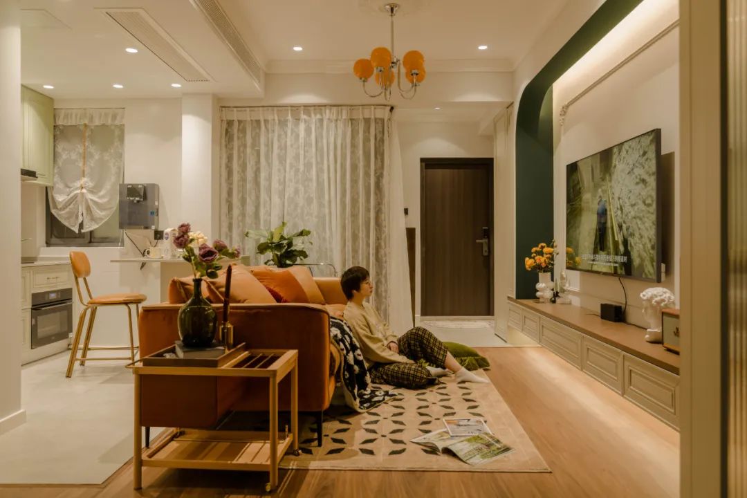 空間放大術丨兩倍客廳，三倍公區，只因她家破墻為“鏡”