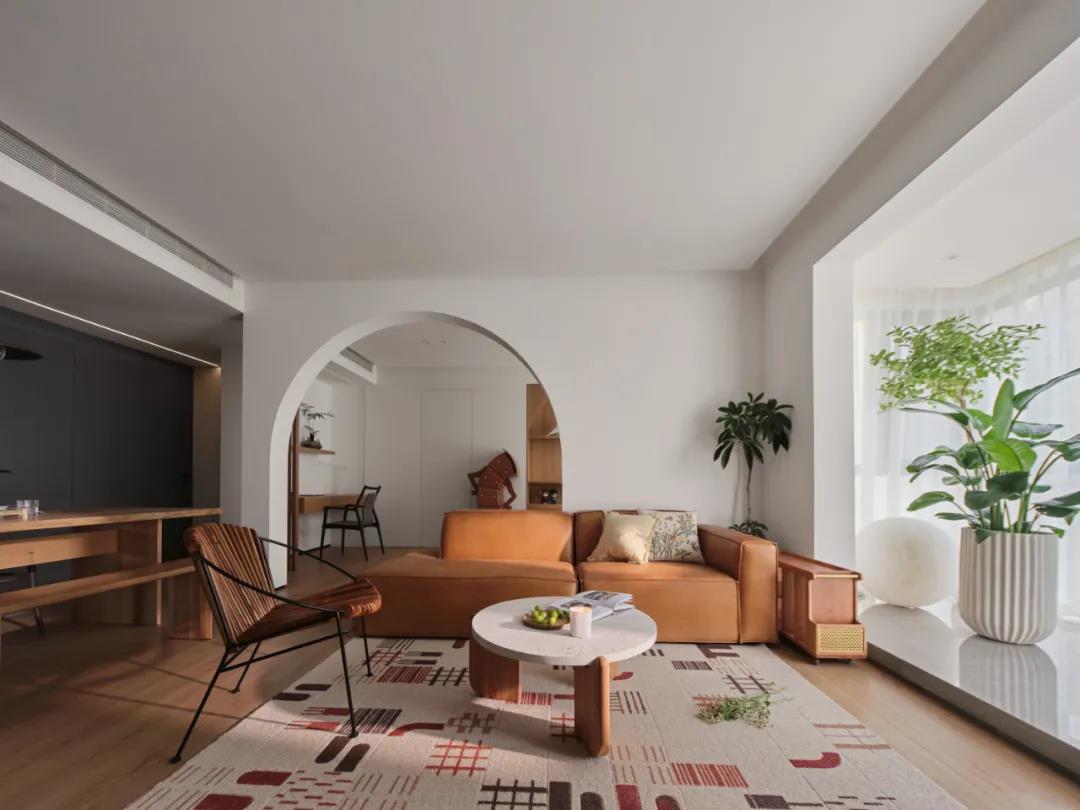 質(zhì)感與溫度交融，木質(zhì)的藝術(shù)之家，簡約線條勾勒多樣生活