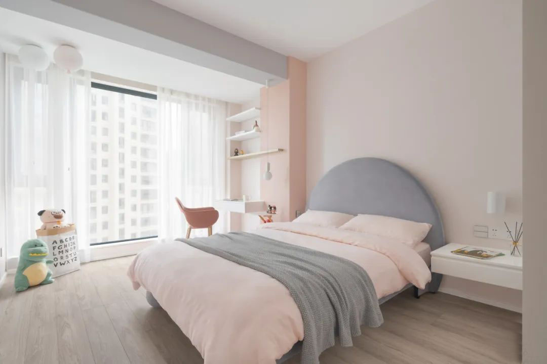 工作如此繁雜，居家何不簡單一些？三口之家的極簡美宅