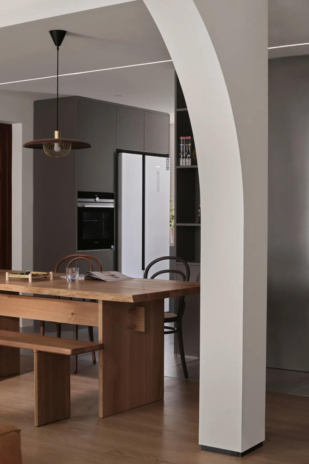 質(zhì)感與溫度交融，木質(zhì)的藝術(shù)之家，簡約線條勾勒多樣生活