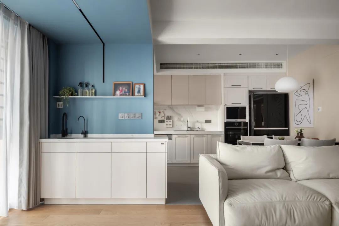 黑白搭配到大膽撞色，這個(gè)二孩之家填滿你對(duì)色彩的幻想