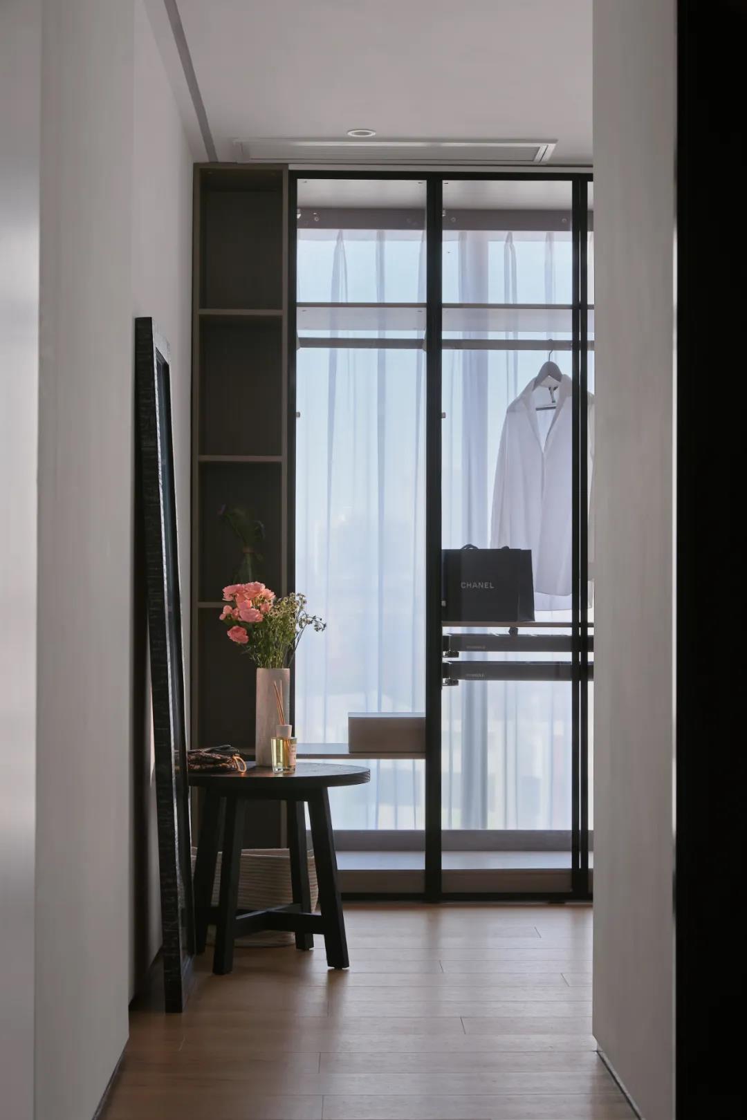 質(zhì)感與溫度交融，木質(zhì)的藝術(shù)之家，簡約線條勾勒多樣生活