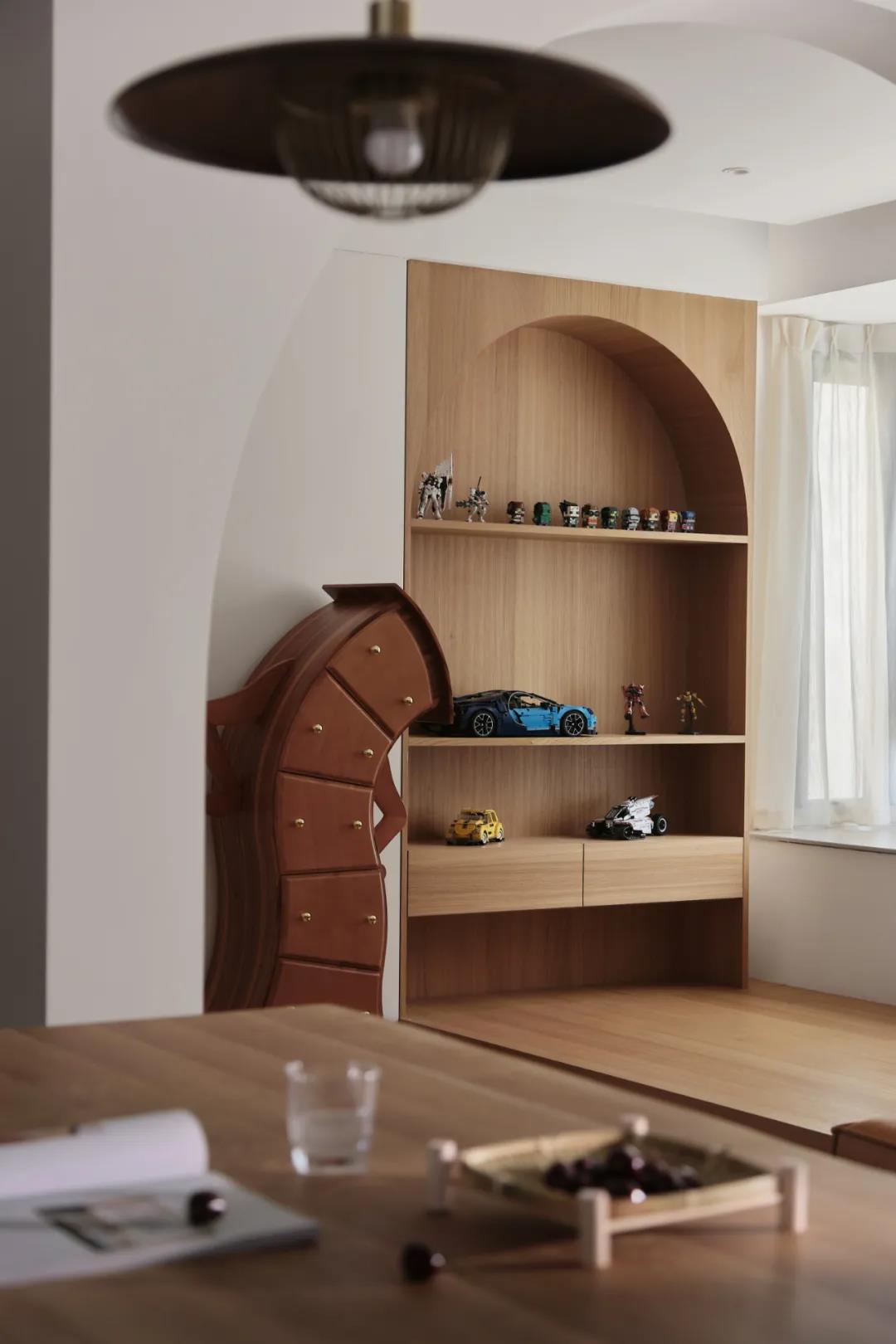 質(zhì)感與溫度交融，木質(zhì)的藝術(shù)之家，簡約線條勾勒多樣生活