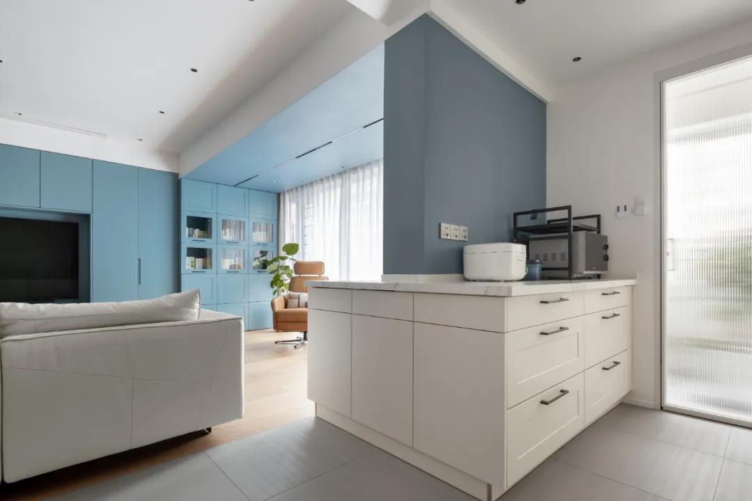 黑白搭配到大膽撞色，這個(gè)二孩之家填滿你對(duì)色彩的幻想