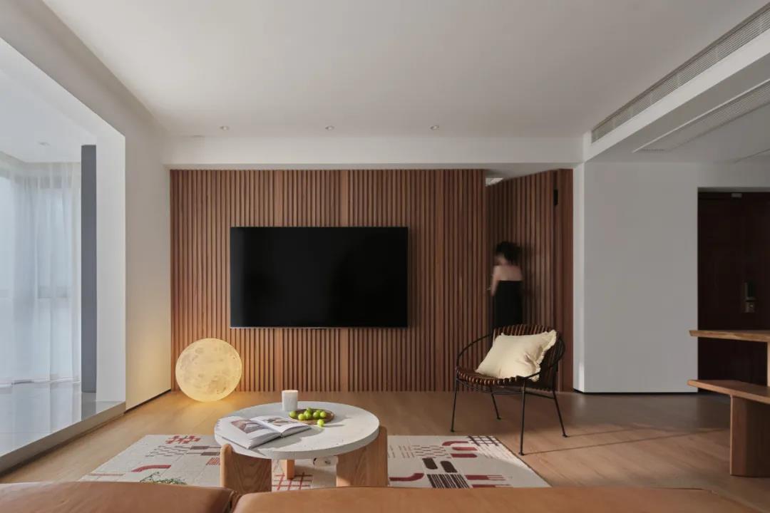 質(zhì)感與溫度交融，木質(zhì)的藝術(shù)之家，簡約線條勾勒多樣生活