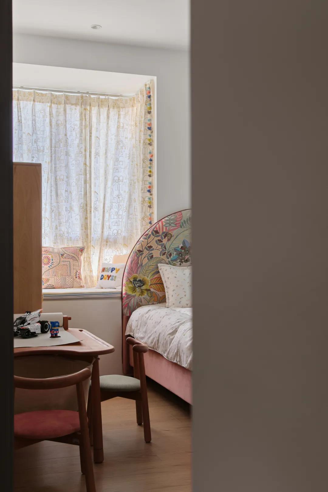 質(zhì)感與溫度交融，木質(zhì)的藝術(shù)之家，簡約線條勾勒多樣生活