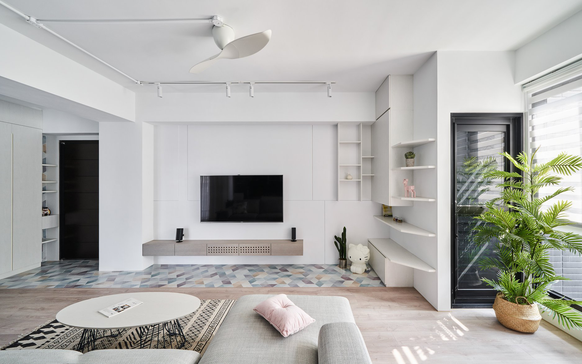 藏青+素胚，國粹配色融入現代家裝，好一個天青色等煙雨