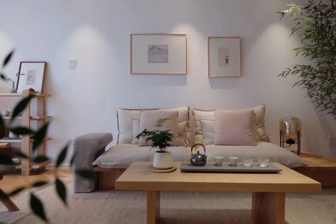 淡雅原木軟裝滿屋書香，東方審美里的別樣禪意煙火