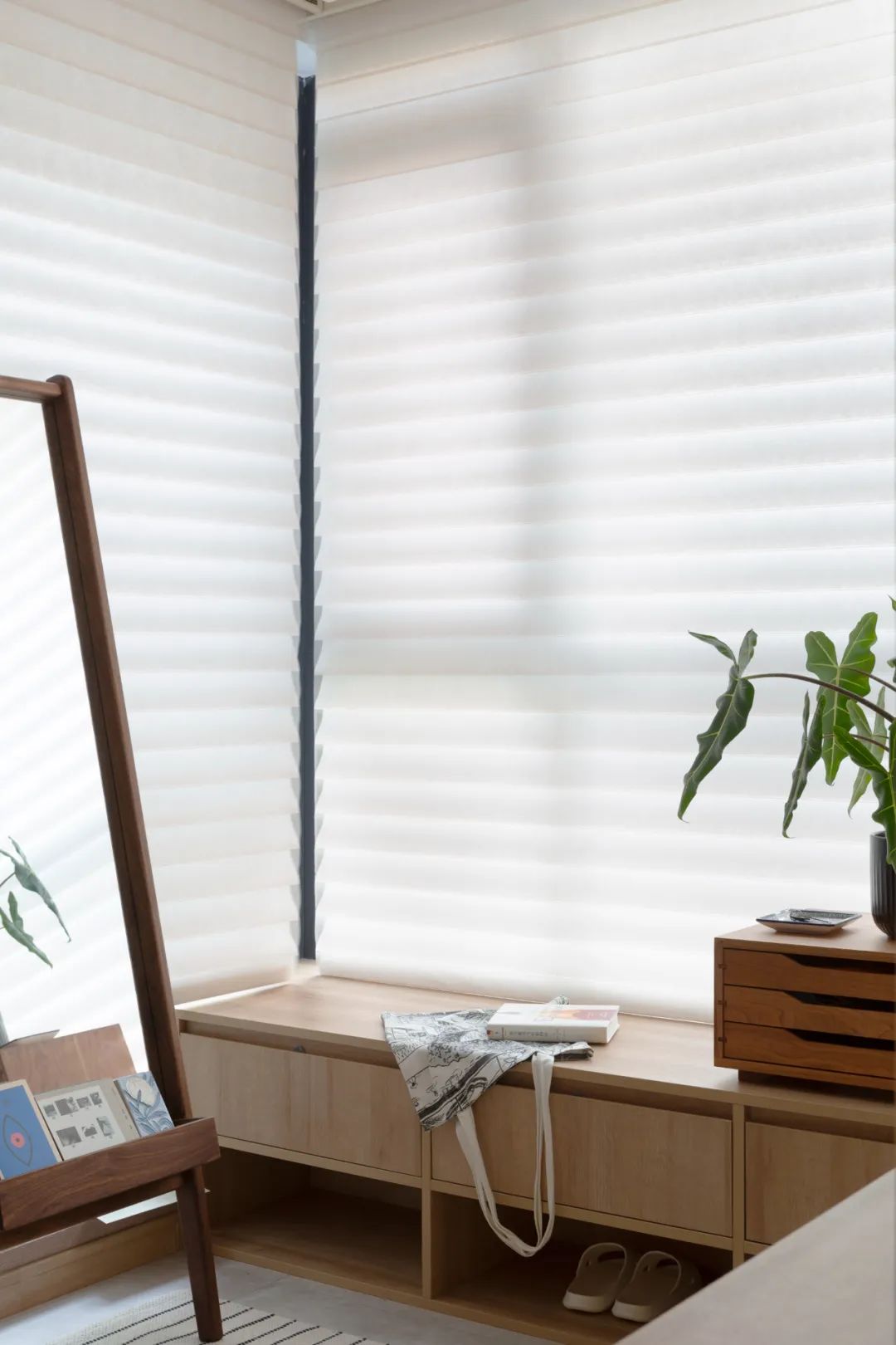 「歸隱」夫妻的都市“陋室”，慵懶原木藏書閣，宅不夠！