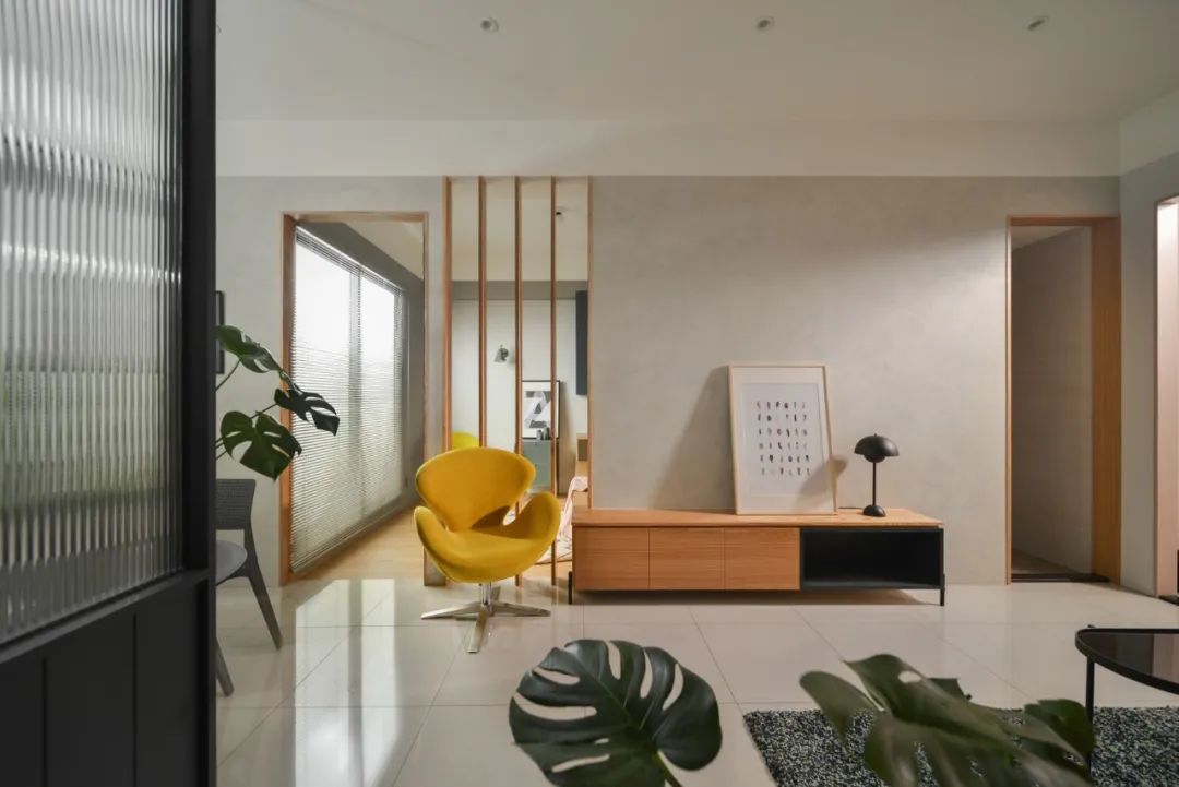 原木、鐵藝、莫蘭迪，美女律師住出獨居精彩