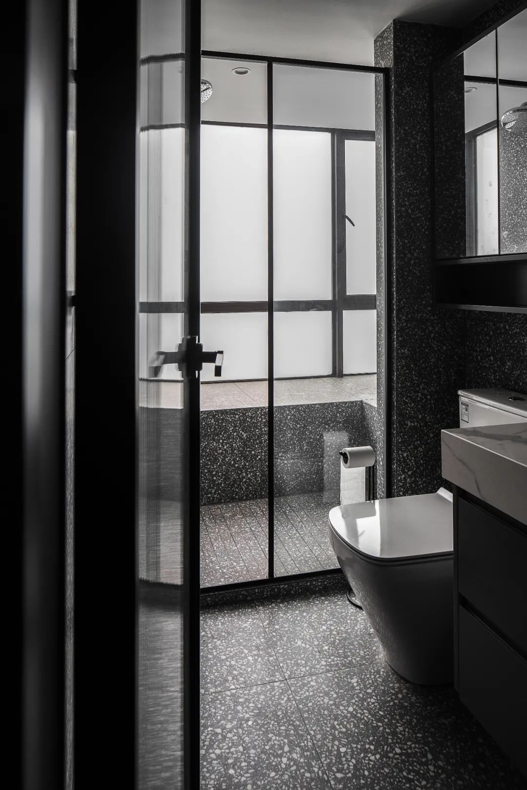 一家5口如何審美一致？他家刷成愛馬仕橙，房價都漲了