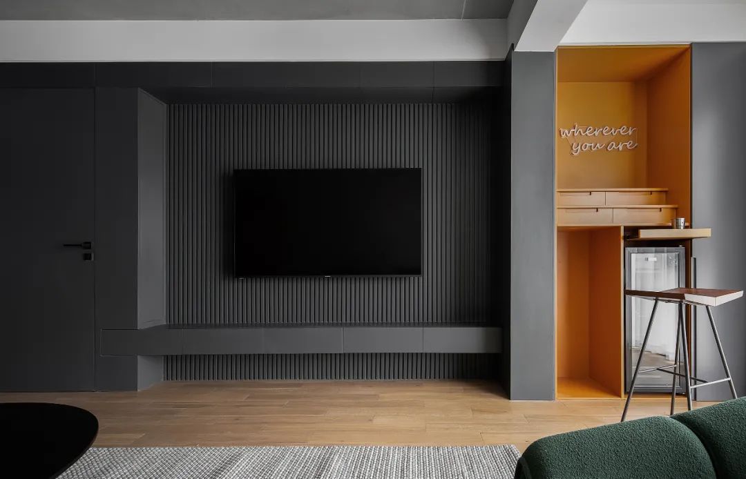 一家5口如何審美一致？他家刷成愛馬仕橙，房價都漲了