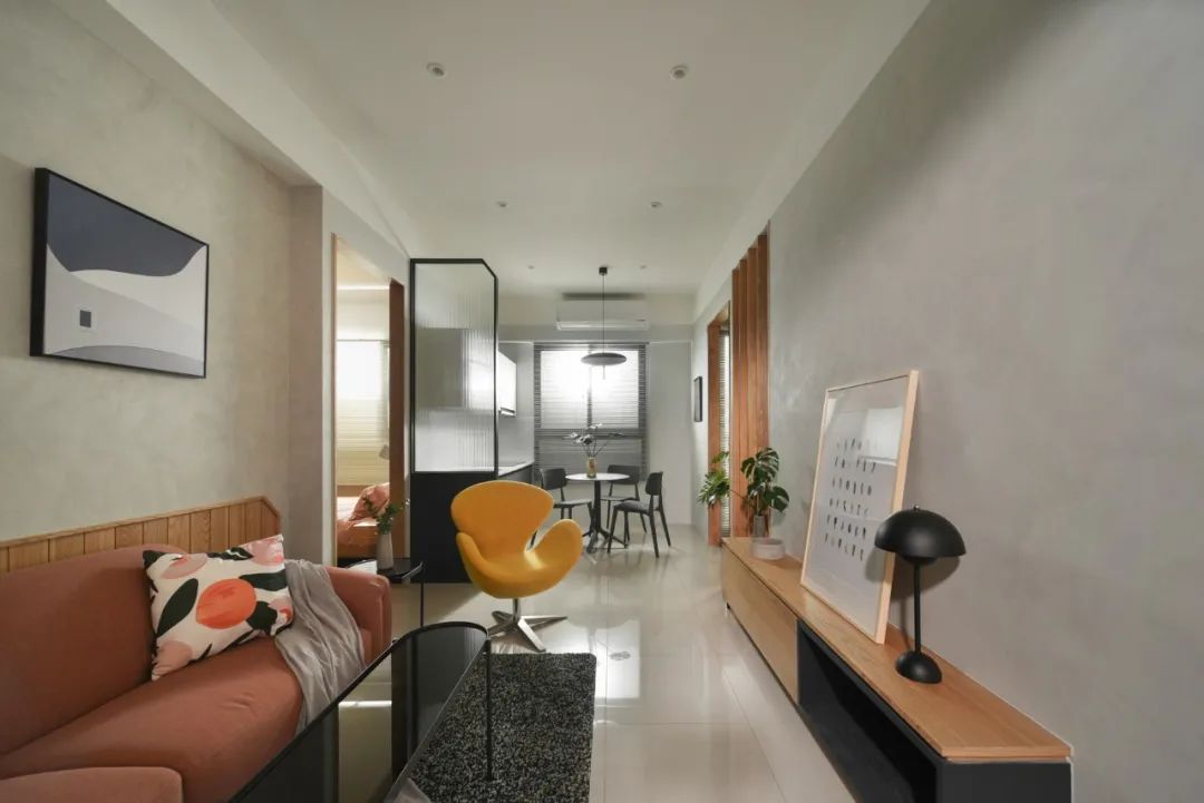 原木、鐵藝、莫蘭迪，美女律師住出獨居精彩