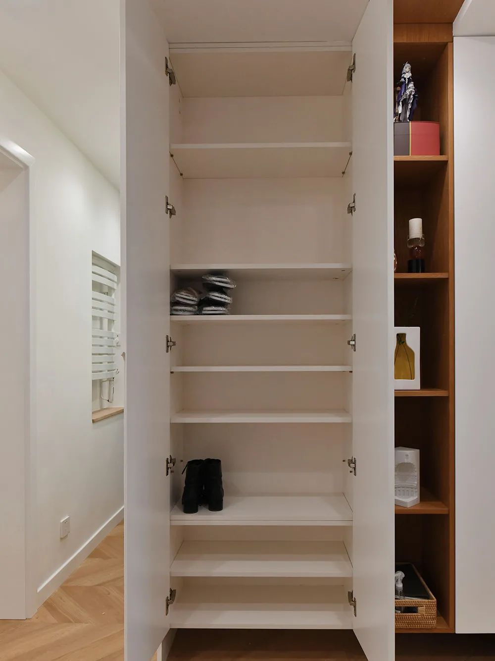 容下一家五口的小兩居，陽臺改成小餐廳，還有超多收納