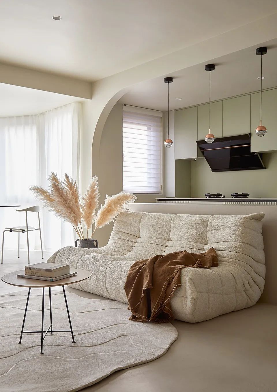 弧型洞口的浪漫丨全景餐廳+奶油色系，享受輕奢居住體驗(yàn)