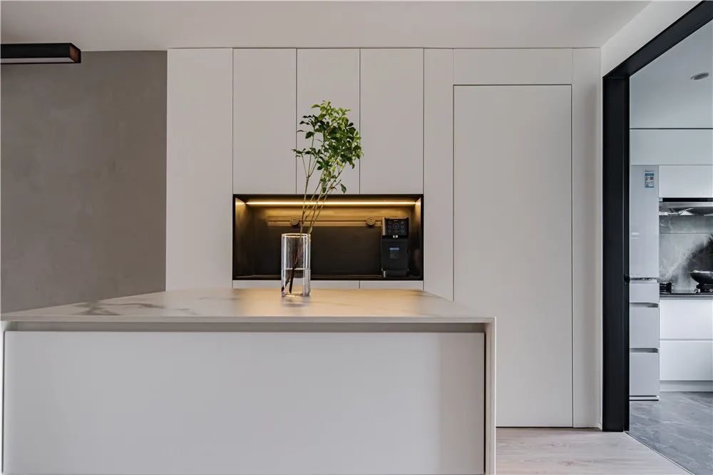 入戶(hù)新思路丨島臺(tái)代替玄關(guān)柜，把通透做到極致