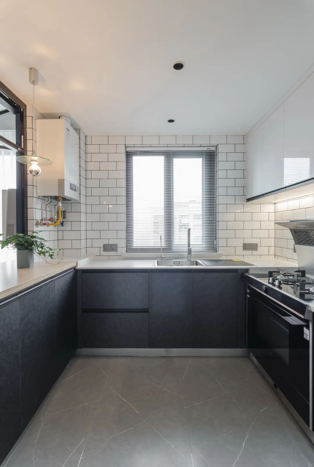 爸媽的晚年宜居宅丨玻璃廚房、吧臺、衣帽間，處處是驚喜