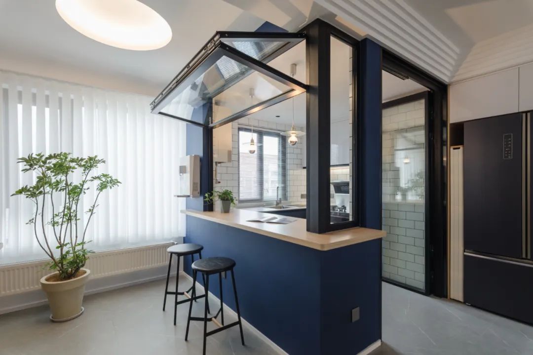 爸媽的晚年宜居宅丨玻璃廚房、吧臺、衣帽間，處處是驚喜