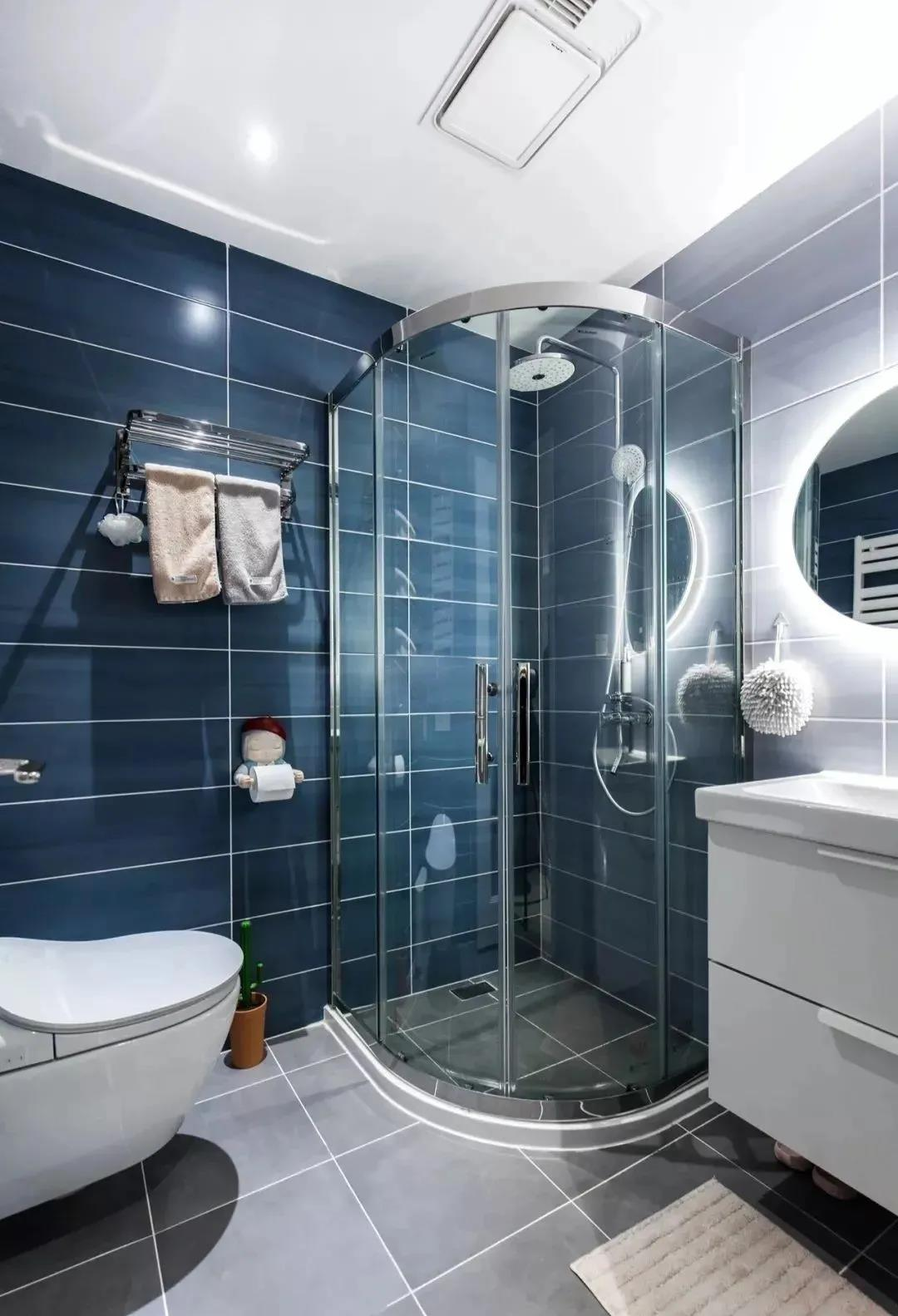 小兩口看婚房，男友嫌棄老破小，裝完后他傻眼了