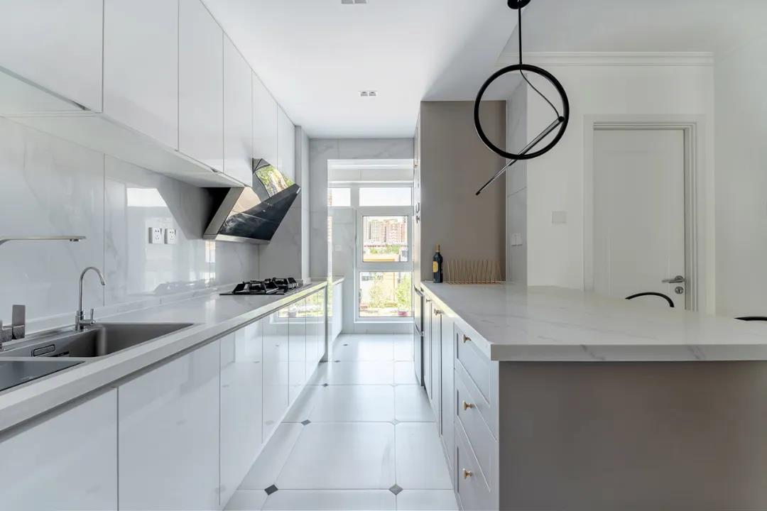 莫蘭迪色背景墻、廚房自帶落地窗...100㎡超治愈，快收藏