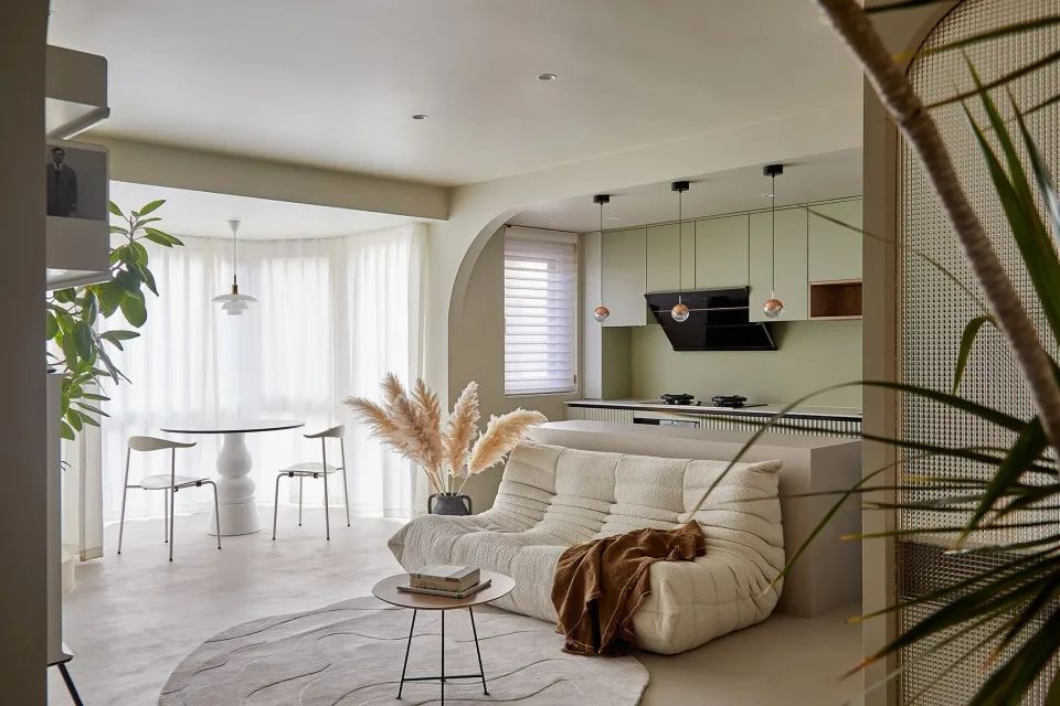 弧型洞口的浪漫丨全景餐廳+奶油色系，享受輕奢居住體驗(yàn)