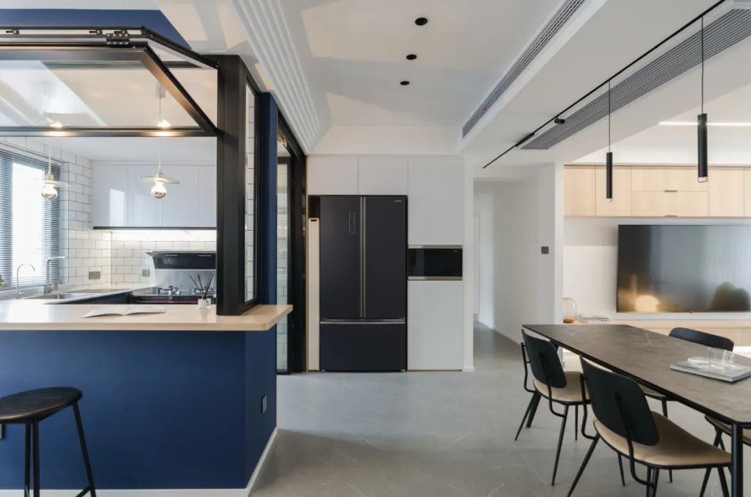 爸媽的晚年宜居宅丨玻璃廚房、吧臺、衣帽間，處處是驚喜