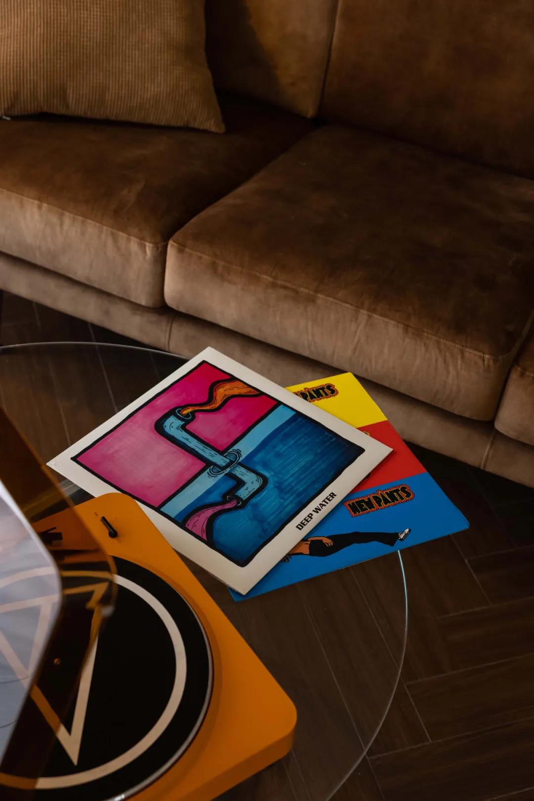 音樂人單身帥哥有腹肌有貓，1人任性住105㎡，燃爆了~ 