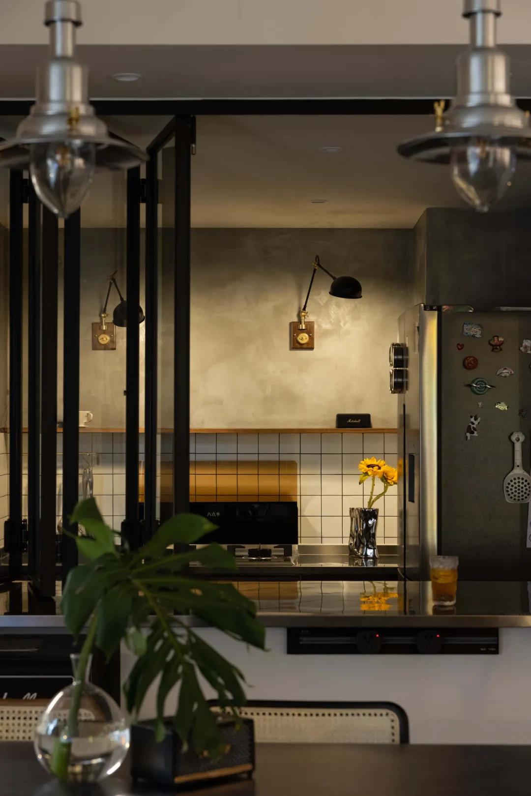 音樂人單身帥哥有腹肌有貓，1人任性住105㎡，燃爆了~ 