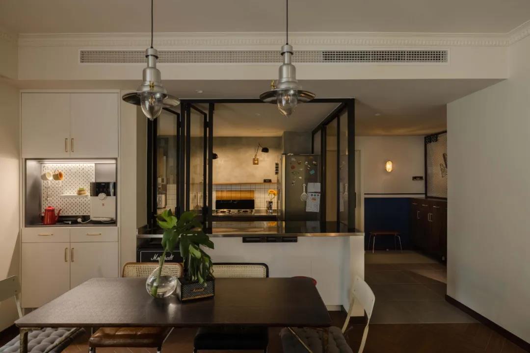 音樂人單身帥哥有腹肌有貓，1人任性住105㎡，燃爆了~ 