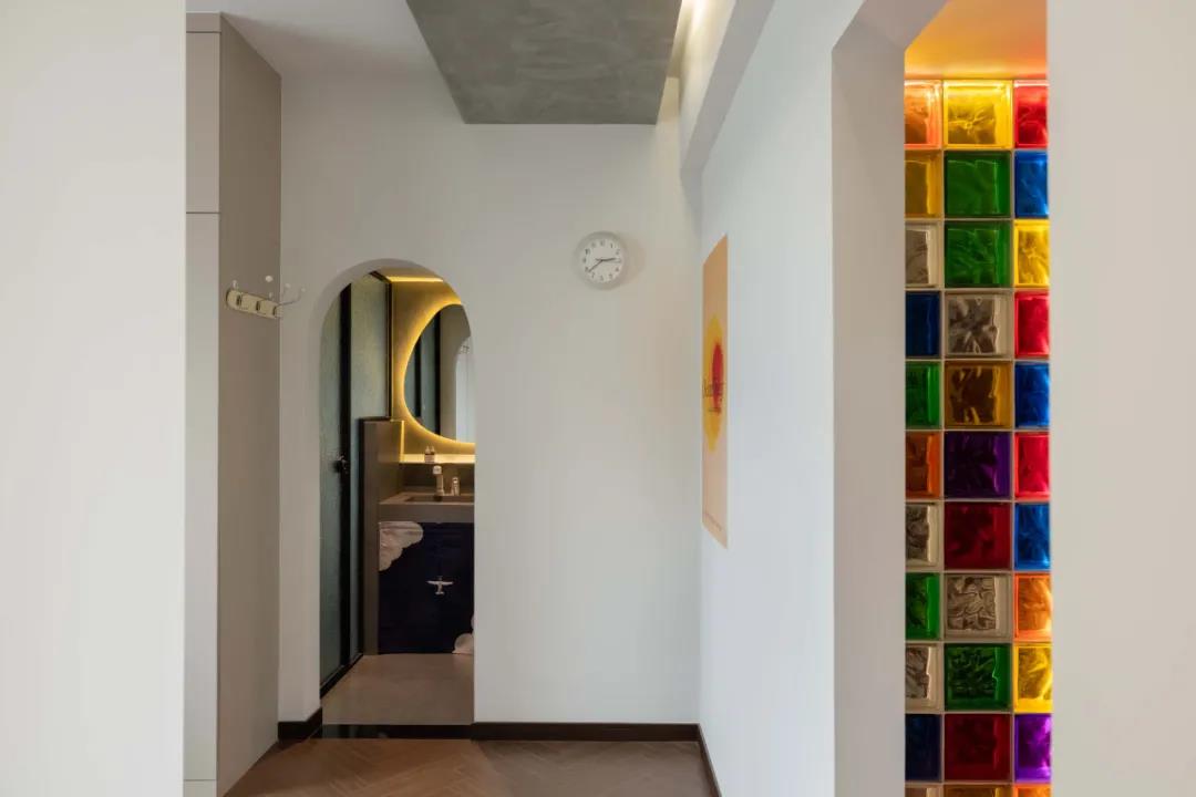 音樂人單身帥哥有腹肌有貓，1人任性住105㎡，燃爆了~ 