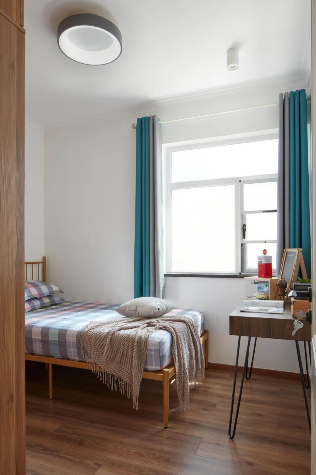 89㎡二手小黑屋狂刷綠色半墻，變身中世紀博物館！ 