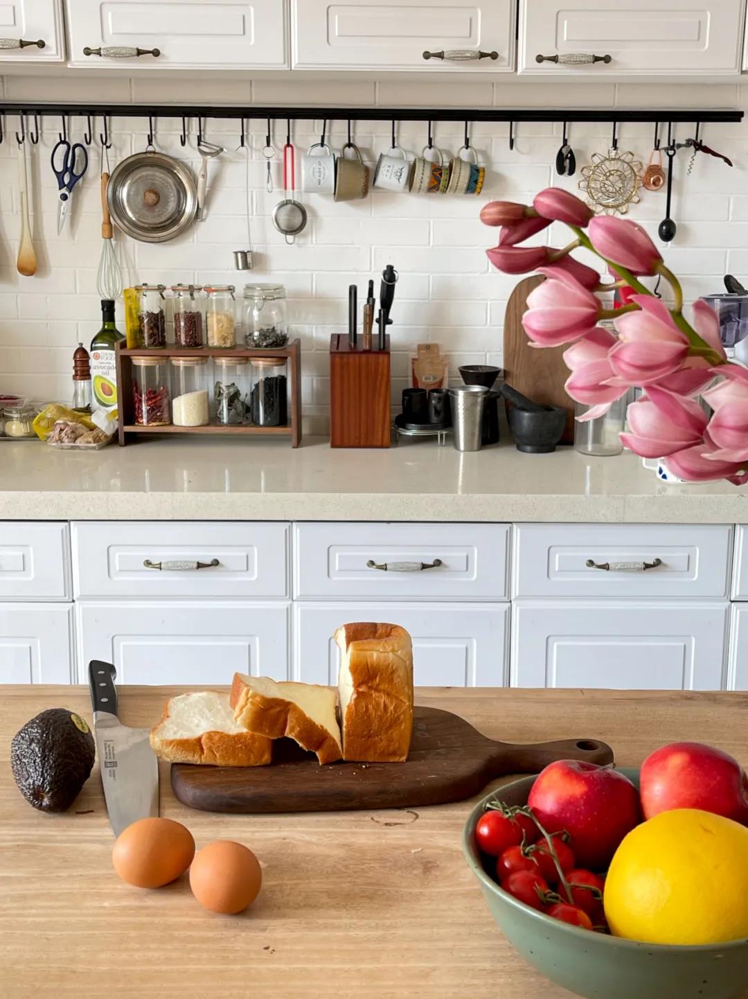 這屆情侶有多會住？格子門窗日光浴，隨性又自由	