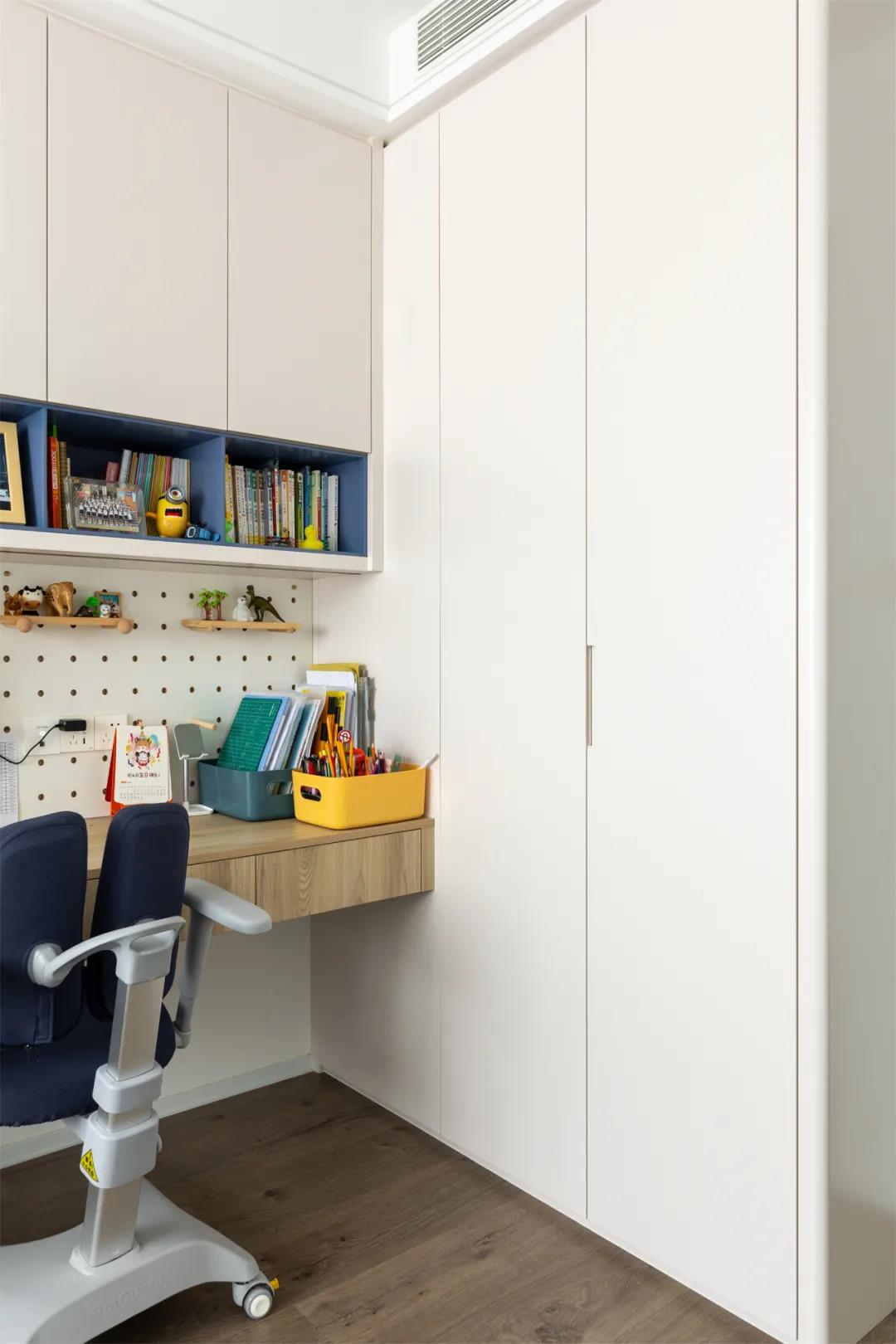 高級感大平層：飄窗別打通了！他家神奇改造多一室