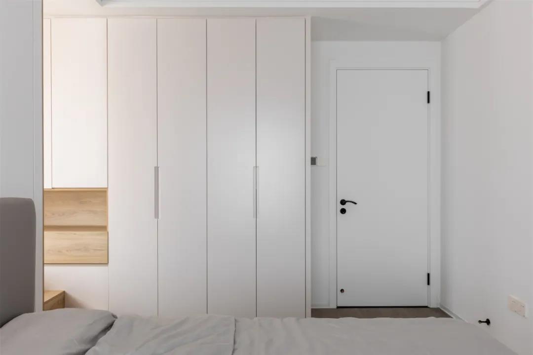 高級感大平層：飄窗別打通了！他家神奇改造多一室