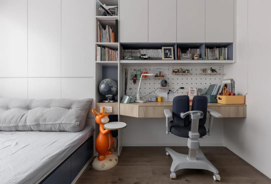 高級感大平層：飄窗別打通了！他家神奇改造多一室