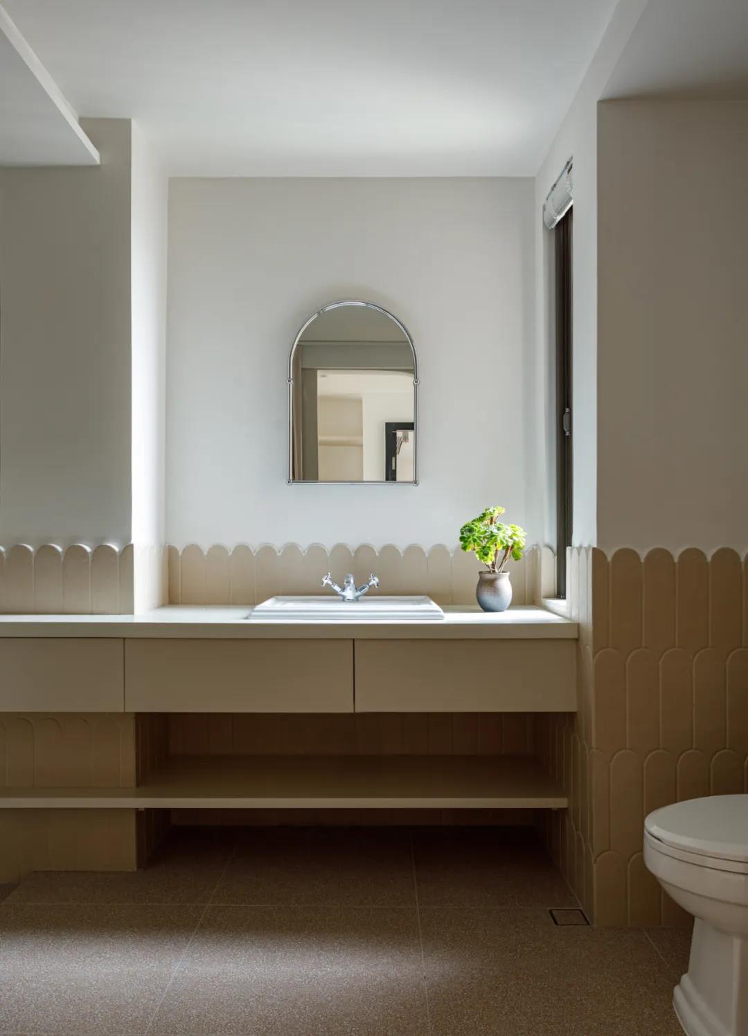 她家小復式把壁龕玩明白了，樓梯也能收納力滿分！	