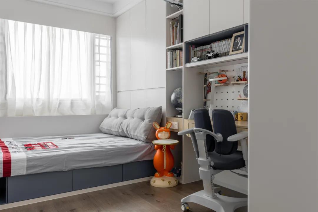 高級感大平層：飄窗別打通了！他家神奇改造多一室