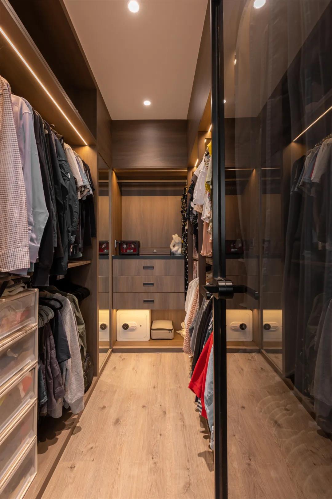 高級感大平層：飄窗別打通了！他家神奇改造多一室