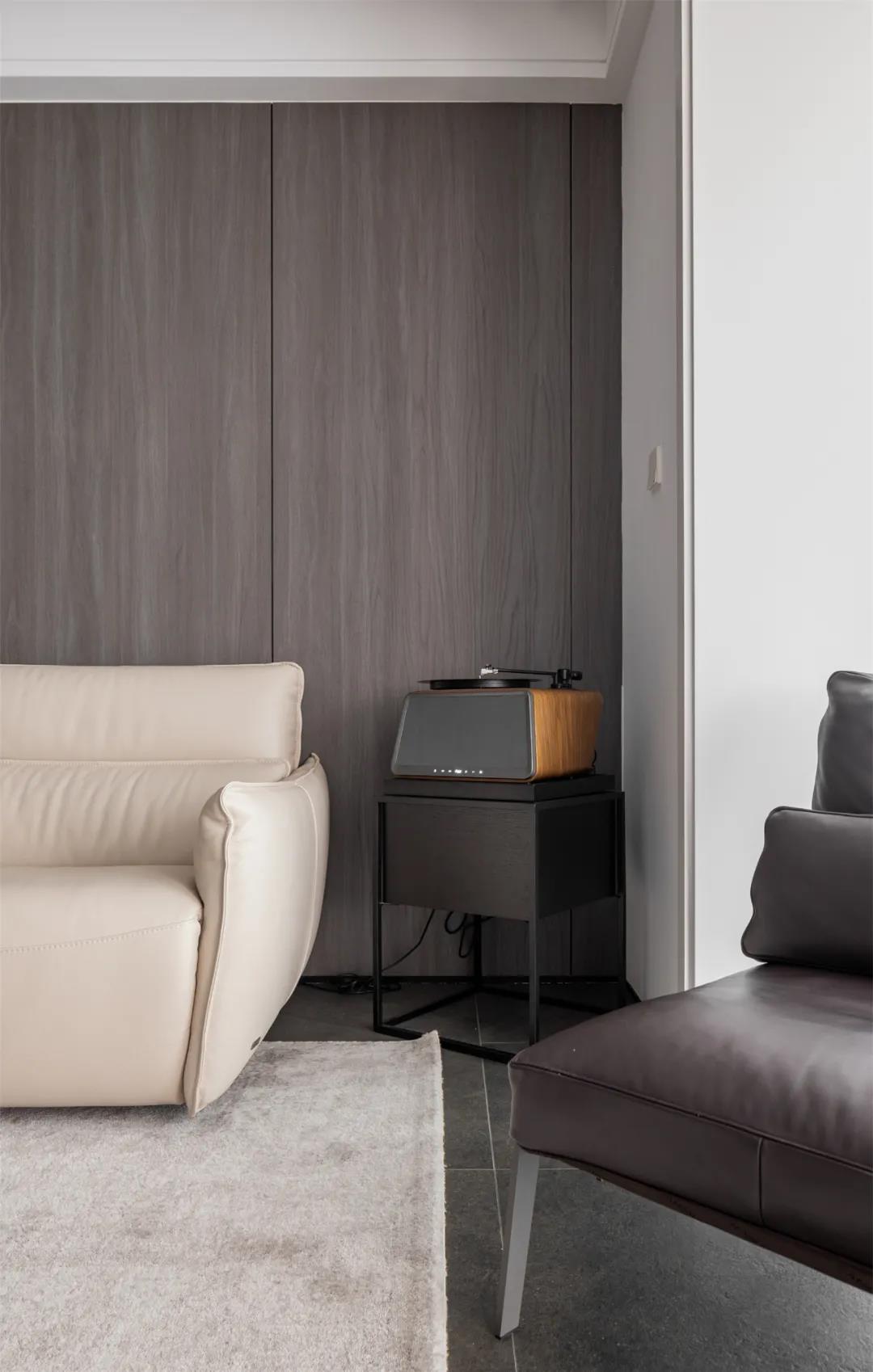 高級感大平層：飄窗別打通了！他家神奇改造多一室