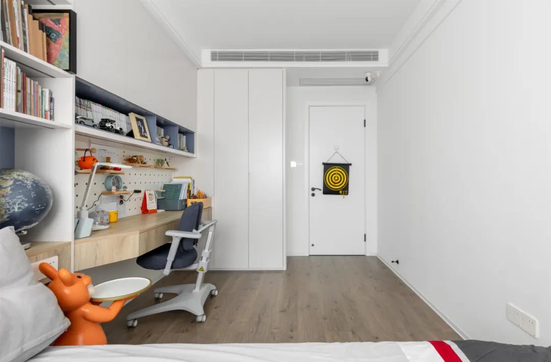 高級感大平層：飄窗別打通了！他家神奇改造多一室