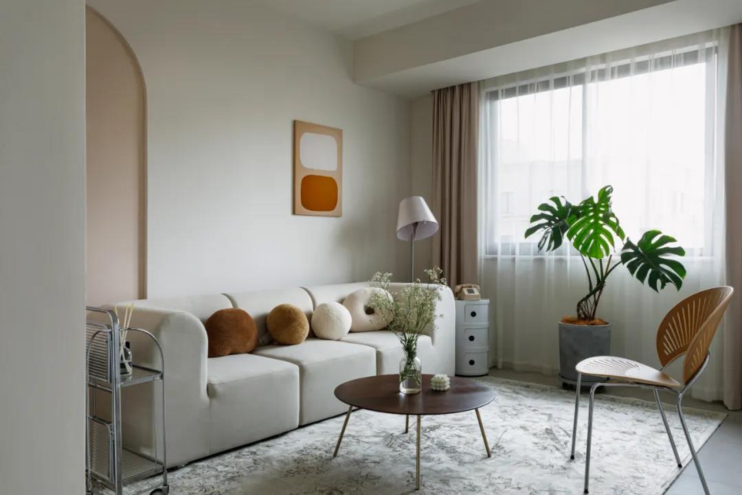 她家小復式把壁龕玩明白了，樓梯也能收納力滿分！	