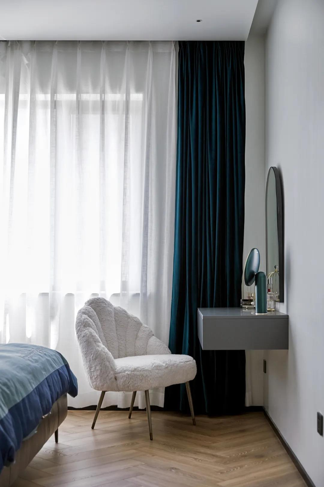 裝修也內卷？黑白+原木打造廣州120㎡電影里的高級感	