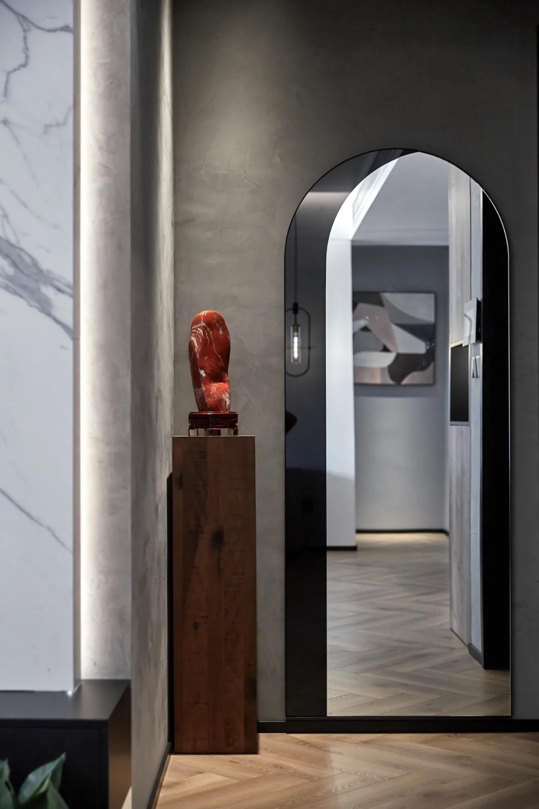 裝修也內卷？黑白+原木打造廣州120㎡電影里的高級感	