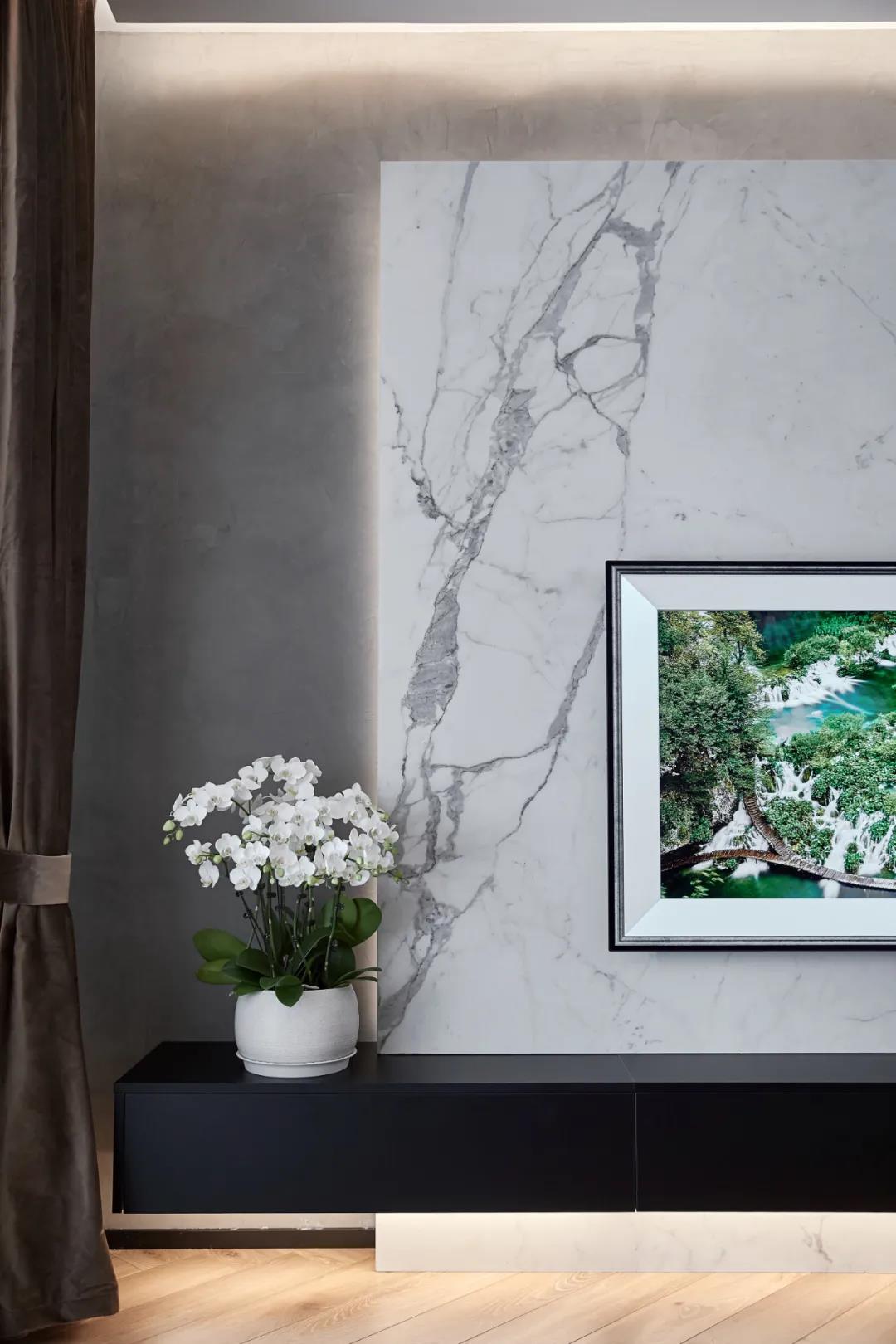 裝修也內卷？黑白+原木打造廣州120㎡電影里的高級感	