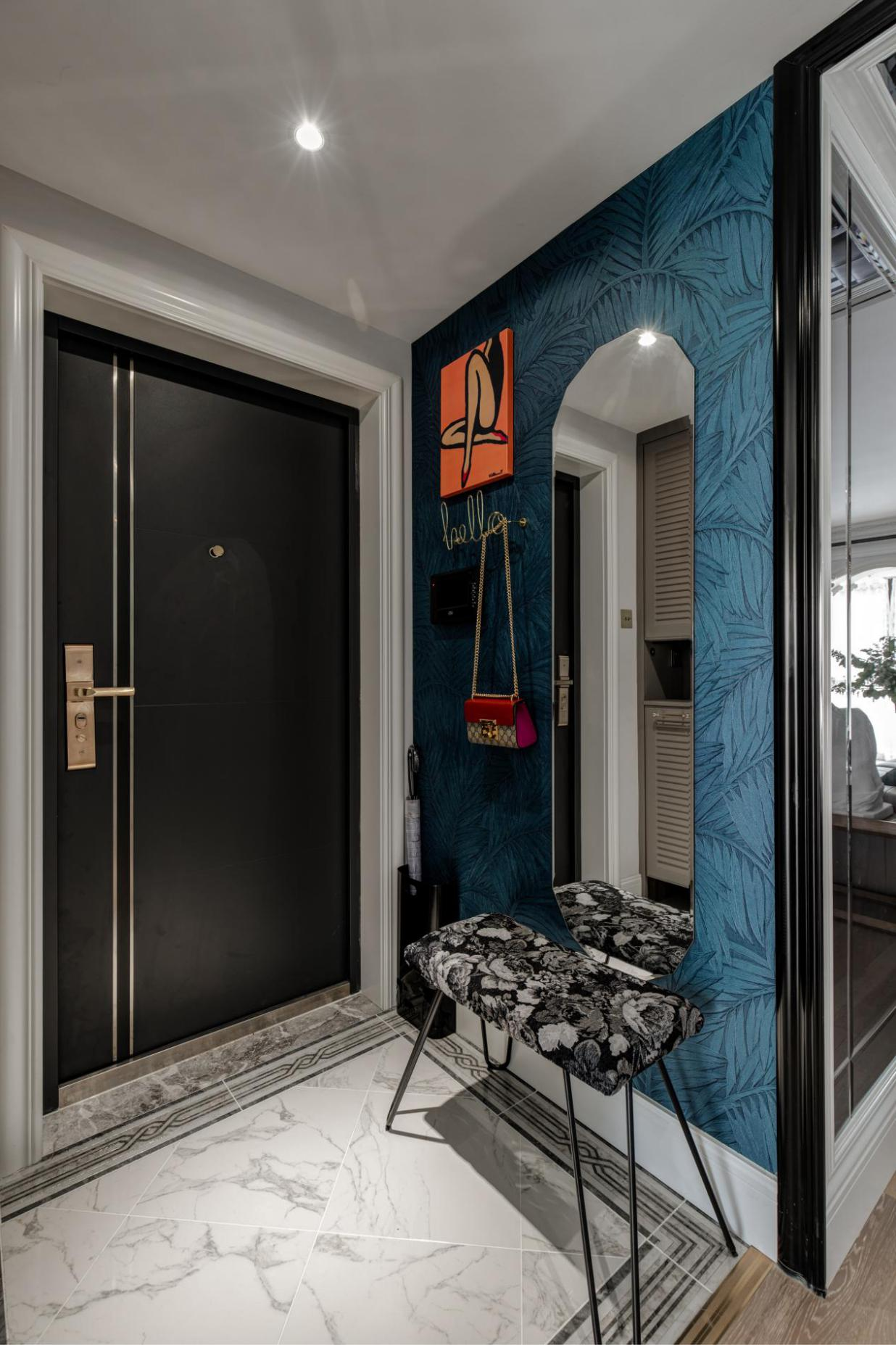 124㎡“色”的魅力，客廳墻變畫廊，留學夫妻的新婚房！	