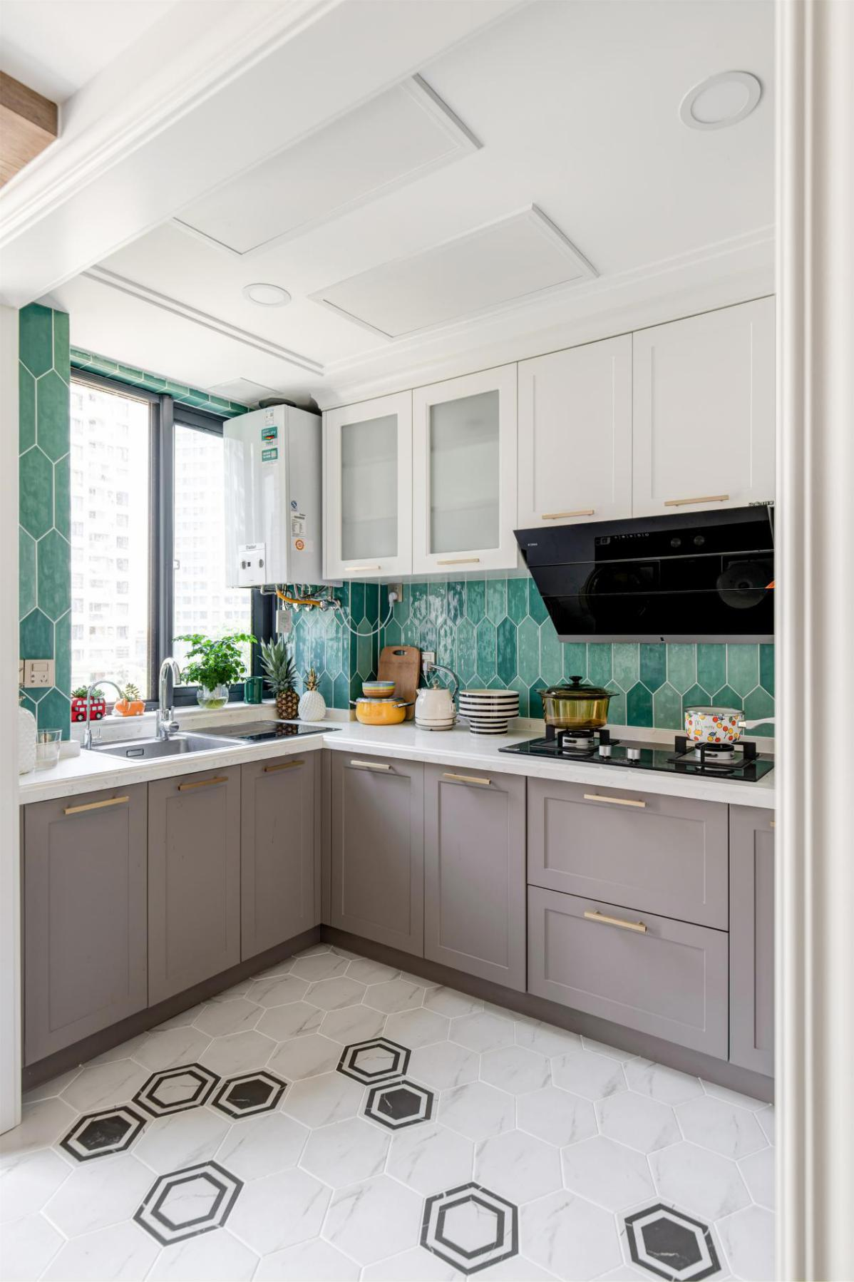 124㎡“色”的魅力，客廳墻變畫廊，留學夫妻的新婚房！	