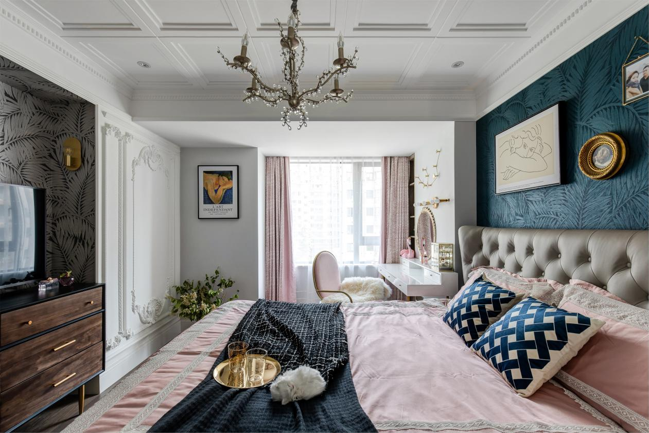 124㎡“色”的魅力，客廳墻變畫廊，留學夫妻的新婚房！	