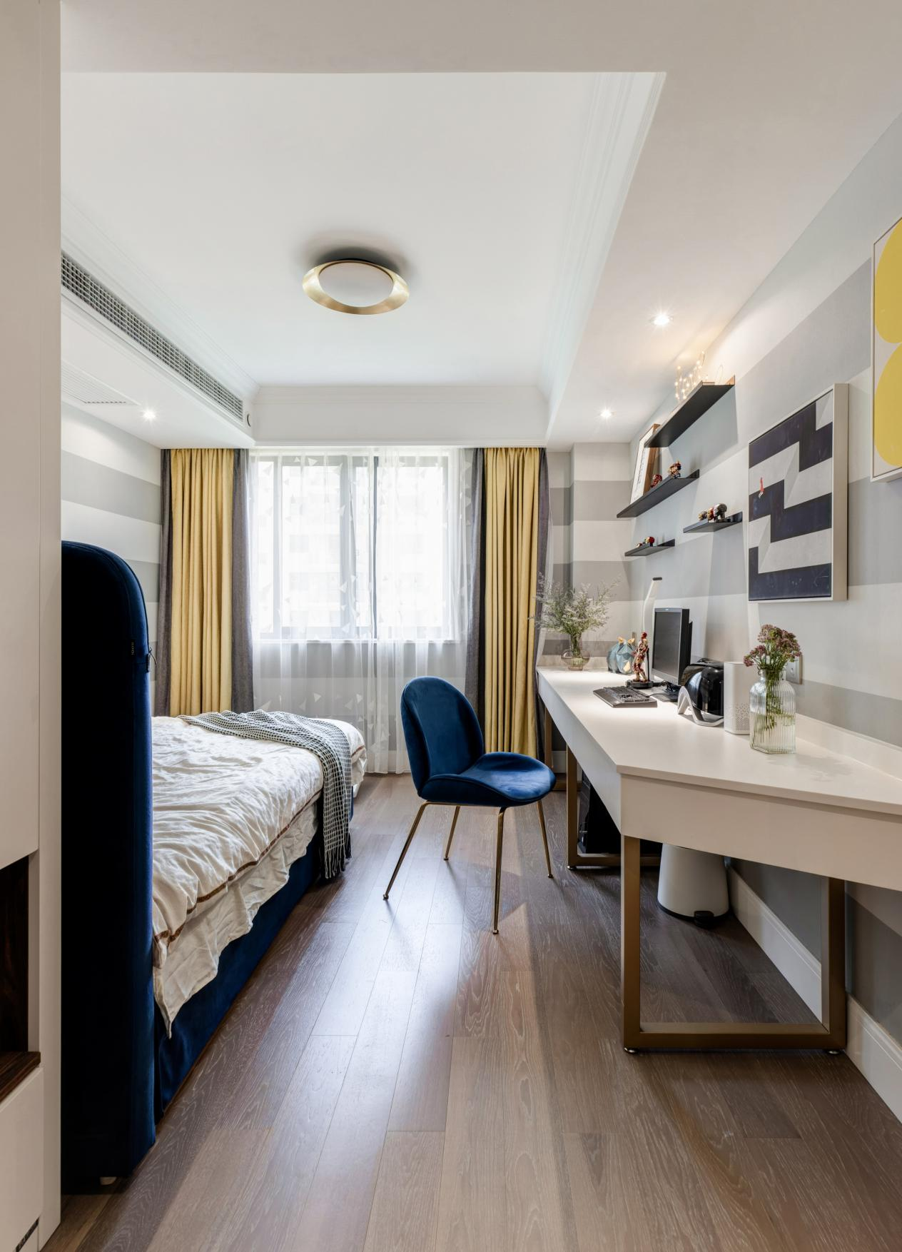 124㎡“色”的魅力，客廳墻變畫廊，留學夫妻的新婚房！	