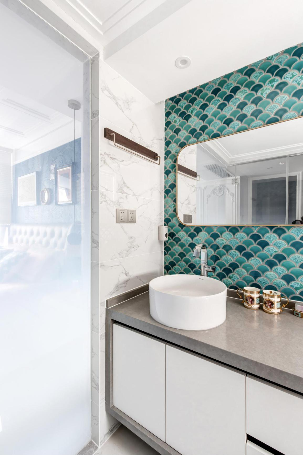 124㎡“色”的魅力，客廳墻變畫廊，留學夫妻的新婚房！	